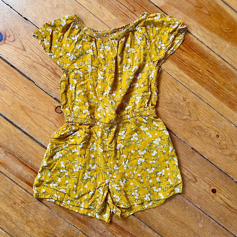 Old Navy Yellow Romper Size M (8)